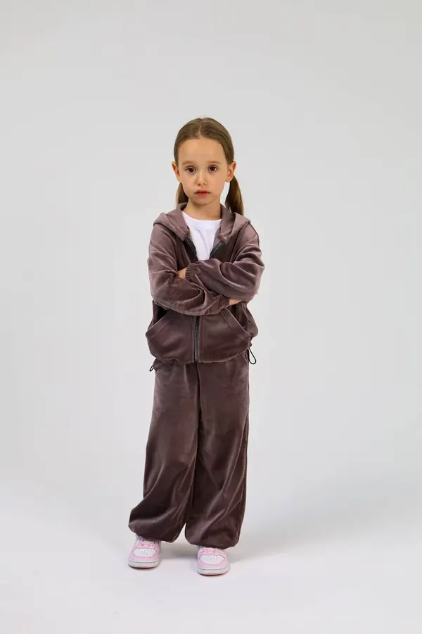 Дівчинка у велюровому костюмі LiMa 2618 кольору какао